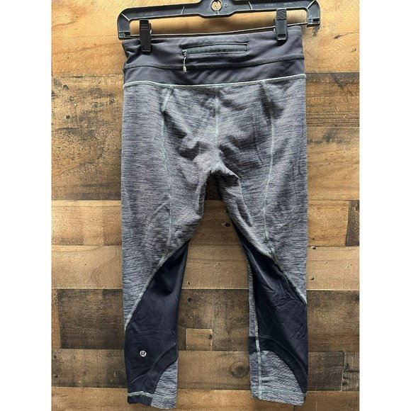 Lululemon Women's Capri Leggings with Back Zipper Pocket Size 4‎ - Picture 2 of 3